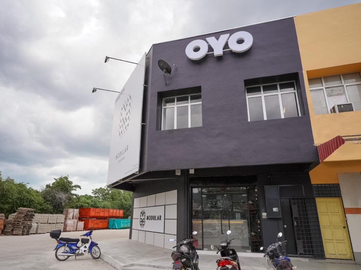 Oyo 89635 Modular Langkawi Capsule Hotel Padang Mat Sirat ภายนอก รูปภาพ
