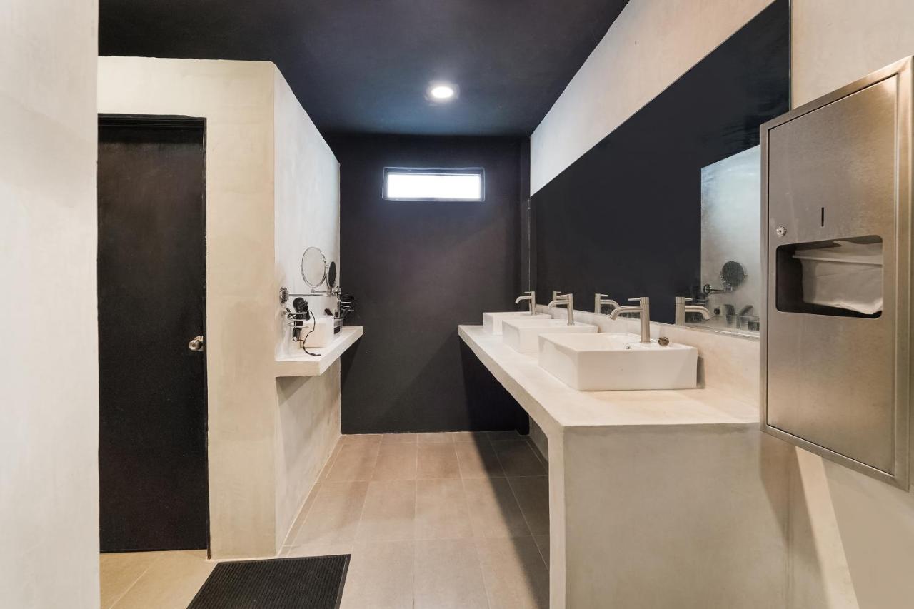 Oyo 89635 Modular Langkawi Capsule Hotel Padang Mat Sirat ภายนอก รูปภาพ