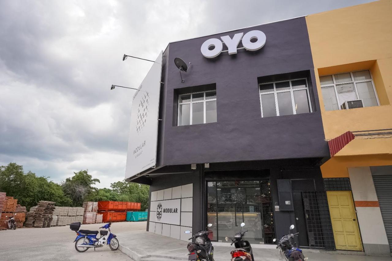 Oyo 89635 Modular Langkawi Capsule Hotel Padang Mat Sirat ภายนอก รูปภาพ