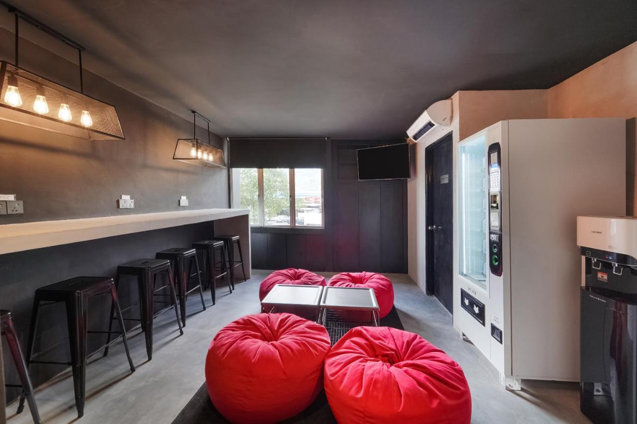 Oyo 89635 Modular Langkawi Capsule Hotel Padang Mat Sirat ภายนอก รูปภาพ