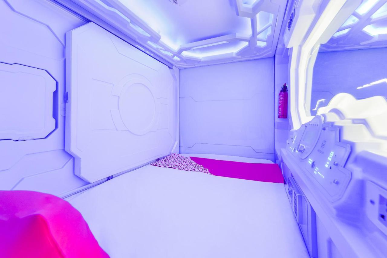 Oyo 89635 Modular Langkawi Capsule Hotel Padang Mat Sirat ภายนอก รูปภาพ